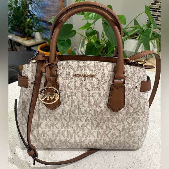 MICHAEL KORS LYNN Vanilla LG EW
Satchel Purse - Picture 5 of 14